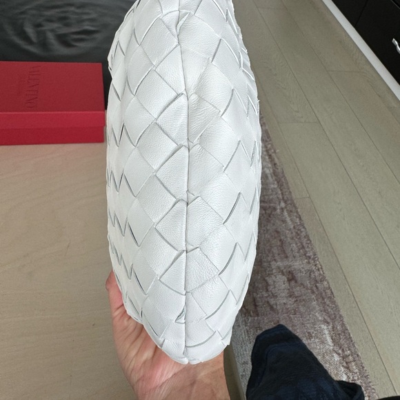 BOTTEGA VENETA
Mini Leather Jodie Bag
Zip fastening
Single top handle - Picture 4 of 12